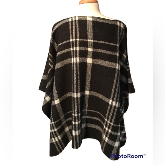 A New Day Poncho - Picture 2 of 4